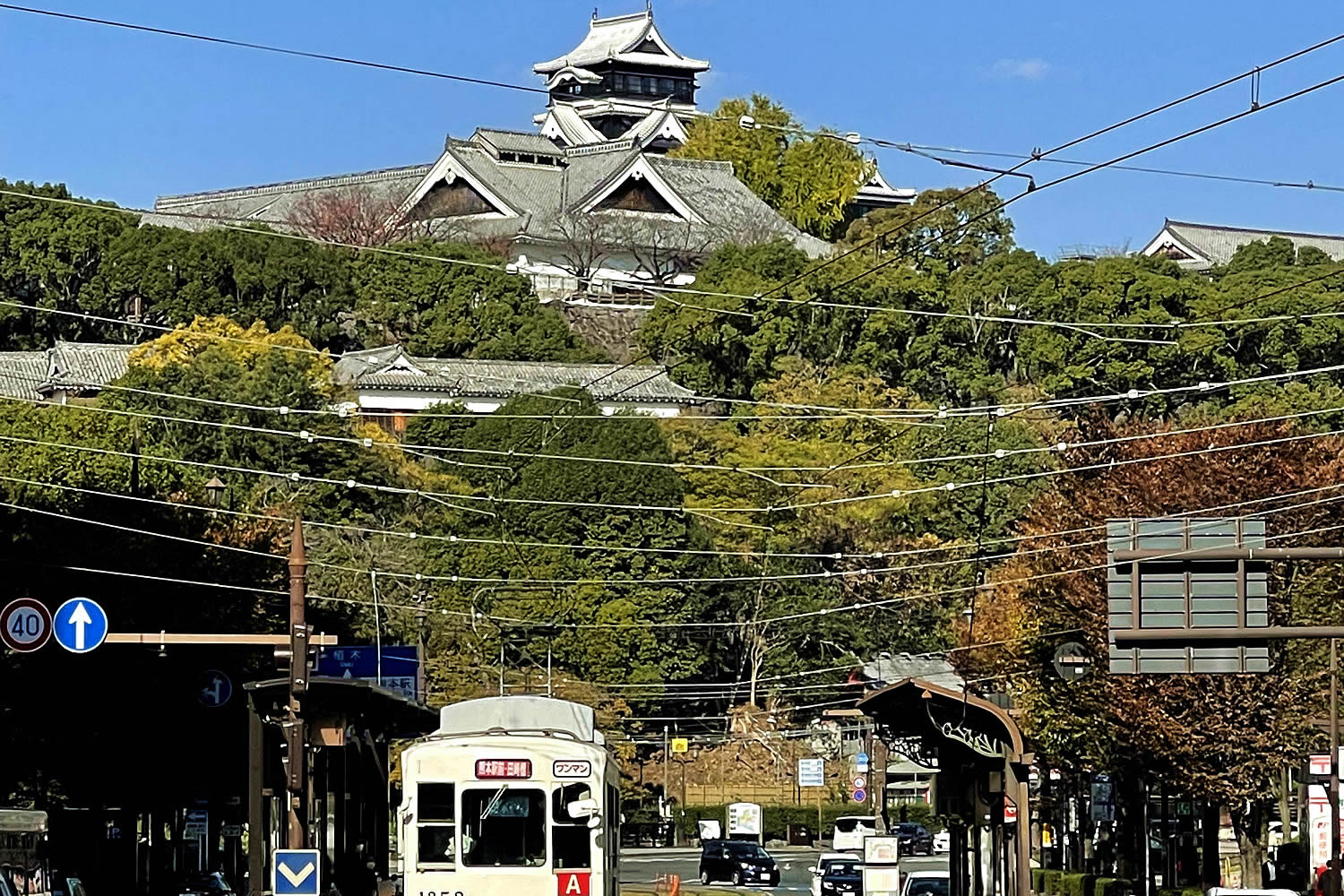 通町筋から撮影した、熊本県のシンボル・熊本城